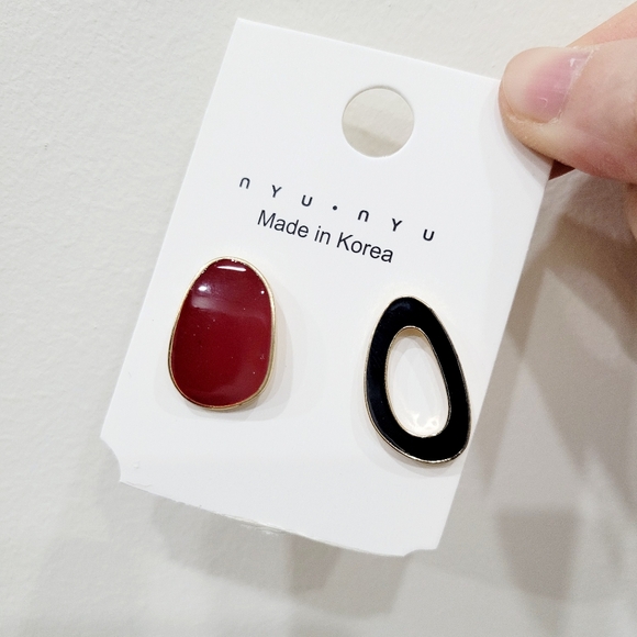 Brand New Gold Tone Red & Black Earrings - Picture 2 of 7